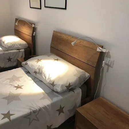 Affittacamere Casa Sonno Adiacente Caserma E Stazione Konukevi Foligno