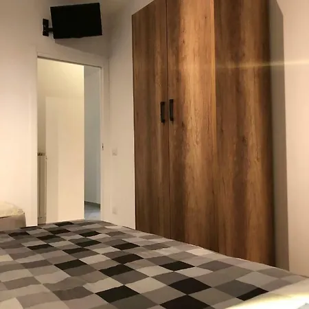 Affittacamere Casa Sonno Adiacente Caserma E Stazione Konukevi Foligno