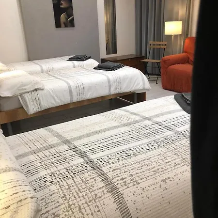 Affittacamere Casa Sonno Adiacente Caserma E Stazione Konukevi *