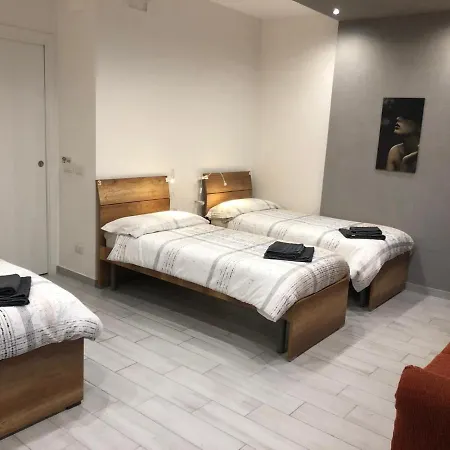 Affittacamere Casa Sonno Adiacente Caserma E Stazione Konukevi *