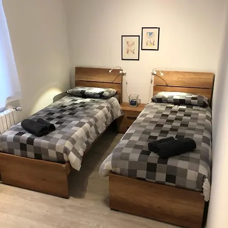 Affittacamere Casa Sonno Adiacente Caserma E Stazione Konukevi *