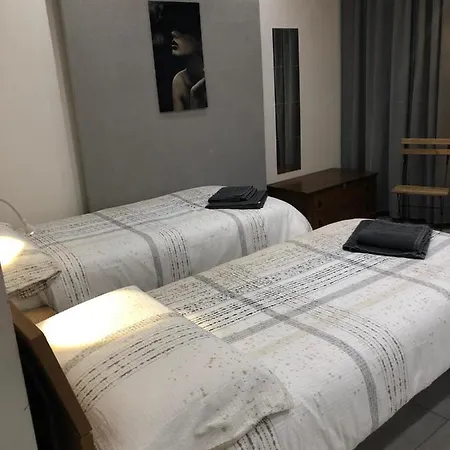 Affittacamere Casa Sonno Adiacente Caserma E Stazione Konukevi Foligno