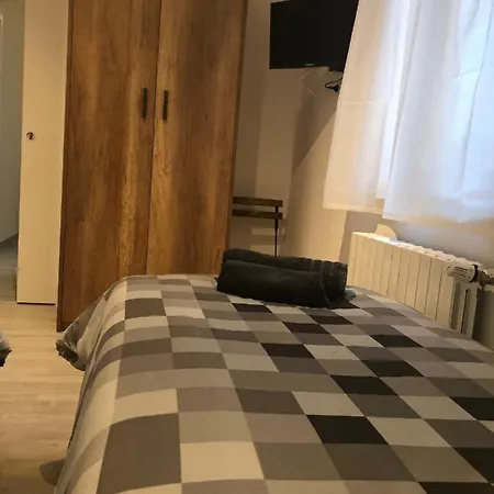 Konukevi Affittacamere Casa Sonno Adiacente Caserma E Stazione